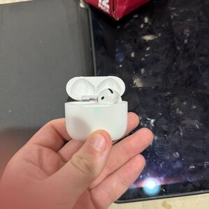 Apple White Earbuds with Charging Case